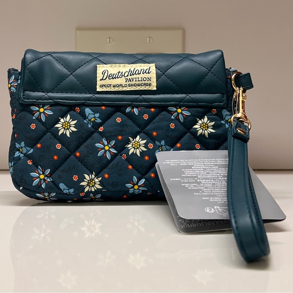 NEW DISNEY EPCOT GERMANY PAVILION BLACK FOREST MINNIE MOUSE QUILTED WRISTLET - Picture 8 of 11